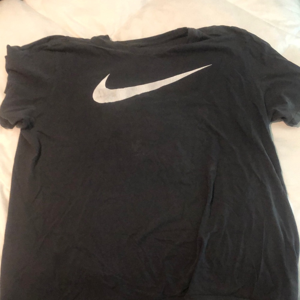 dark grey nike tee shirt